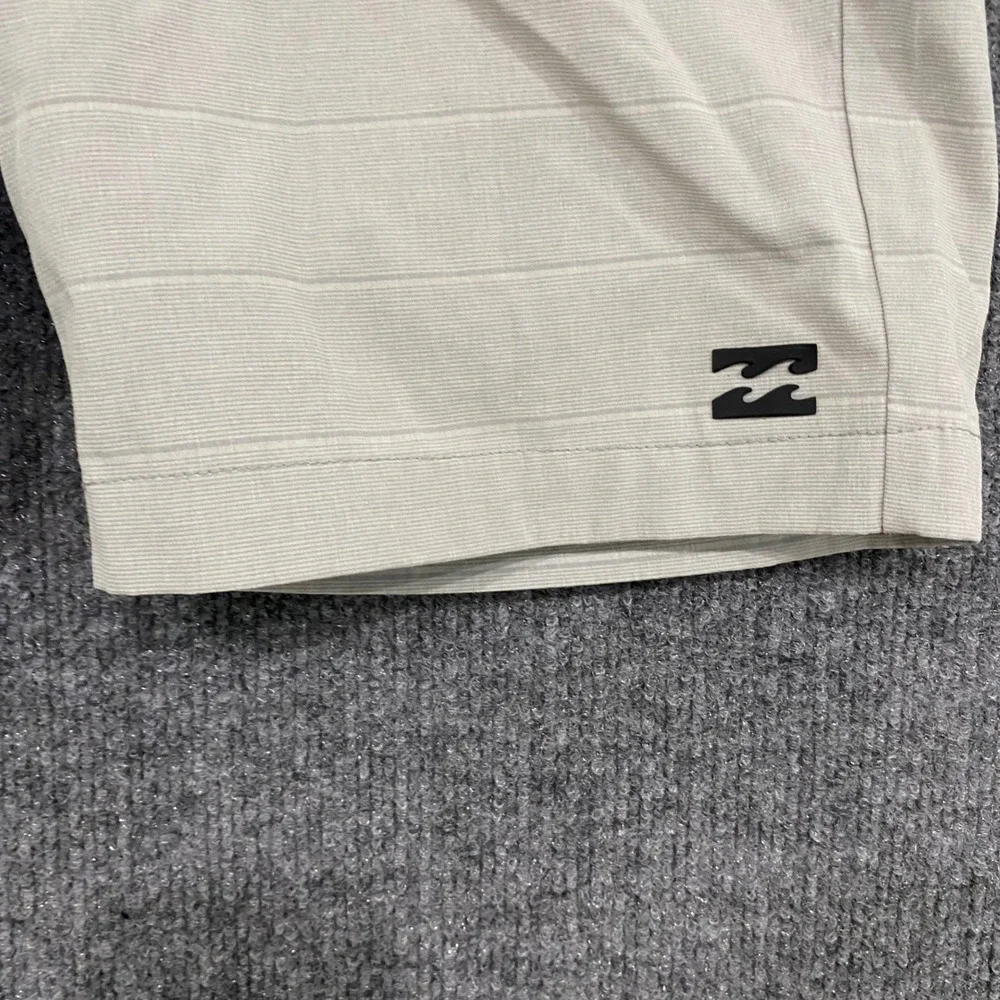 Billabong Submersibles Crossfire Hybrid Shorts Gray Mens 30 M205NBCS Quick Dry